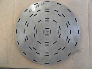 Nerez plech tl. 8 mm, �ezan� vodn�m paprskem , dr�ky �. 2,5 mm